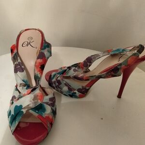 Blue and pink floral hills size 10 medium